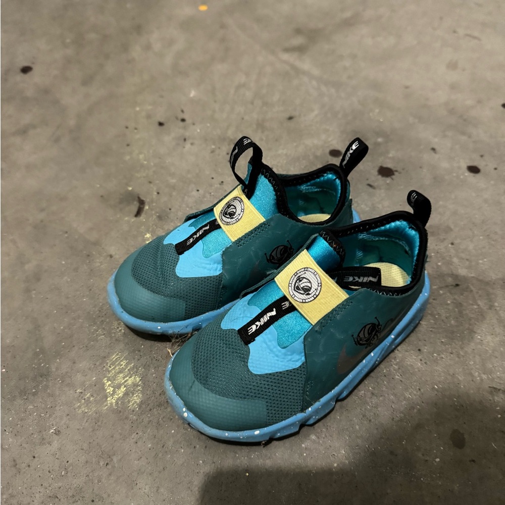 Nike toddler sky blue alien shoe